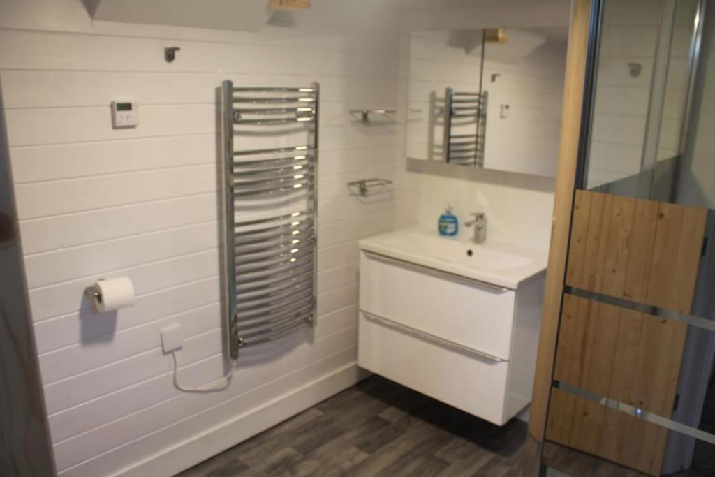 Villa The Scullery - A Quirky Annex With Wood Fire Huddersfield Exterior foto